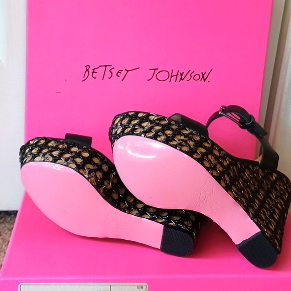 NEW IN BOX Betsey Johnson Lattice Cork Wedges Size 6.5 2011 - Picture 6 of 9